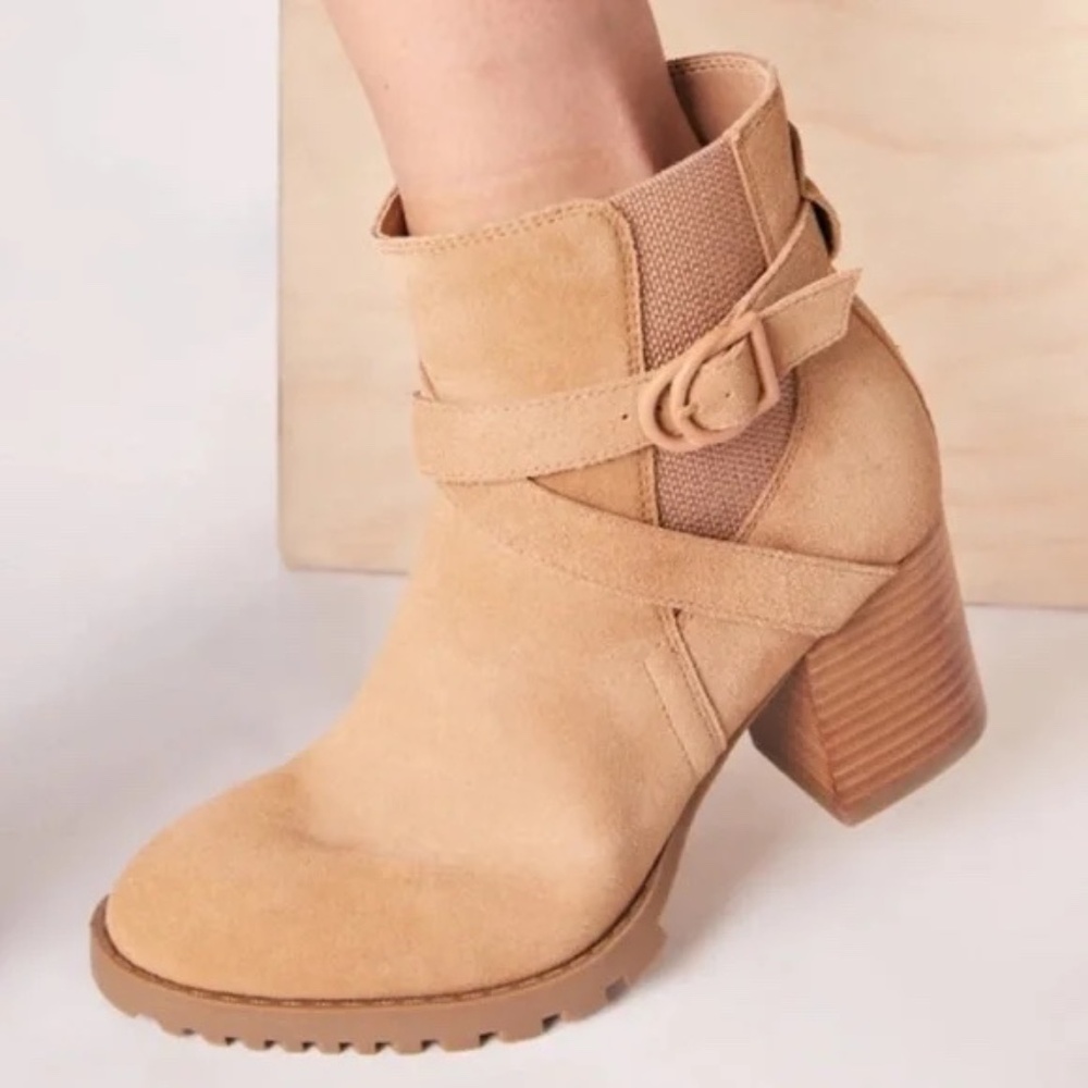 Blondo Tamzin Waterproof Suede Boots Size 8.5 US
